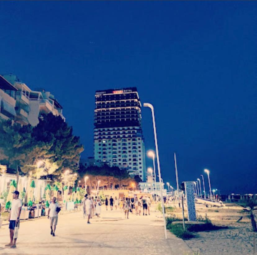 Lovely Studio Apartment Beachfront Durres Exterior photo